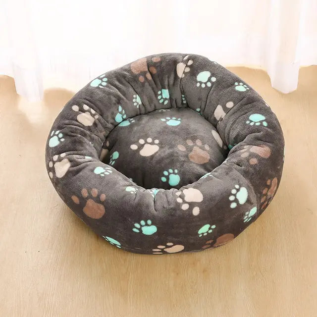Cozy Bear Hug Plush Pet Bed – Winter Warmth & Comfort for Cats & Dogs!